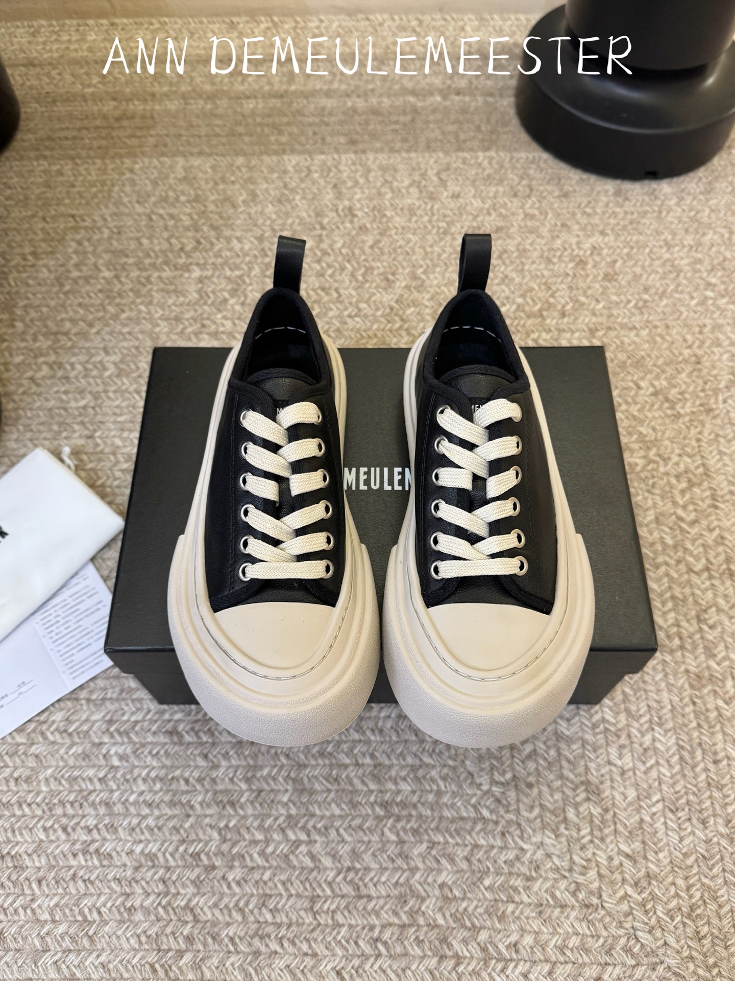 ANN DEMEULEMEESTE*26ss早秋新款休闲鞋 自带松弛简约日常氛围感，圆润鞋头柔和包容脚型，撞色鞋头设计清