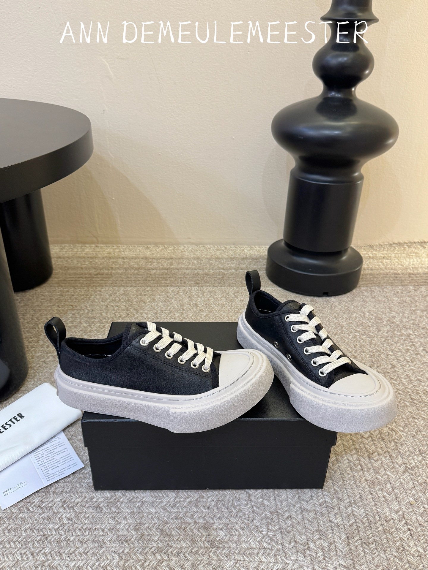 ANN DEMEULEMEESTE*26ss早秋新款休闲鞋 自带松弛简约日常氛围感，圆润鞋头柔和包容脚型，撞色鞋头设计清