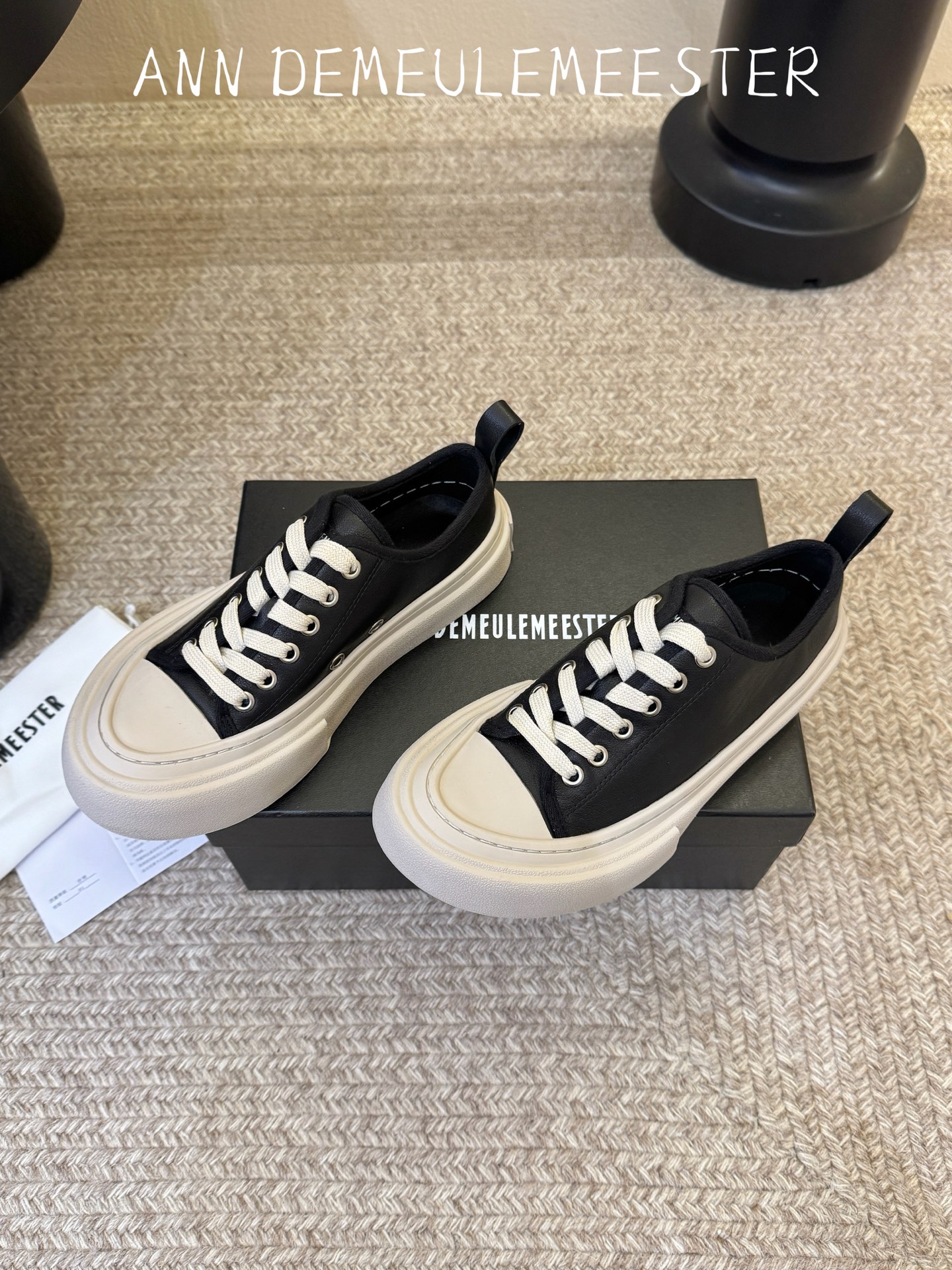 ANN DEMEULEMEESTE*26ss早秋新款休闲鞋 自带松弛简约日常氛围感，圆润鞋头柔和包容脚型，撞色鞋头设计清