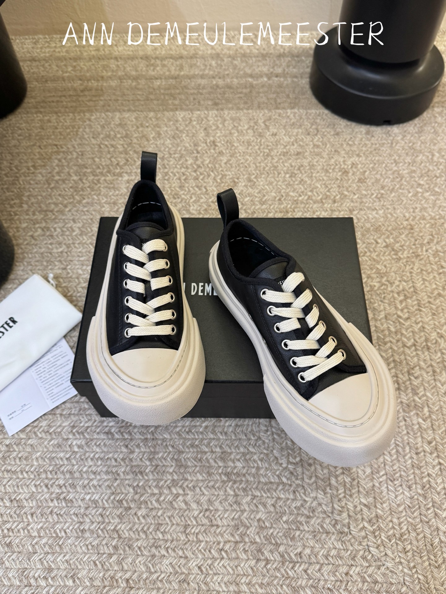 ANN DEMEULEMEESTE*26ss早秋新款休闲鞋 自带松弛简约日常氛围感，圆润鞋头柔和包容脚型，撞色鞋头设计清