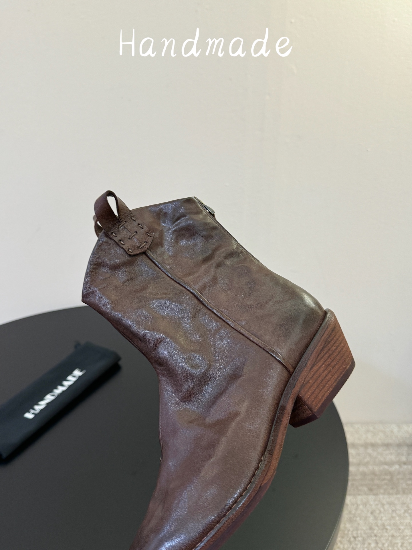 顶级 HANDMADE独家新品最高版本买手代购1:1完美复刻 短靴 原版开模真皮鞋底 原版套楦鞋型很大方 搭配各种风格都 顶级 HANDMADE独家新品最高版本买手代购1:1完美复刻 短靴 原版开模真皮鞋底 原版套楦鞋型很大方 搭配各种风格都