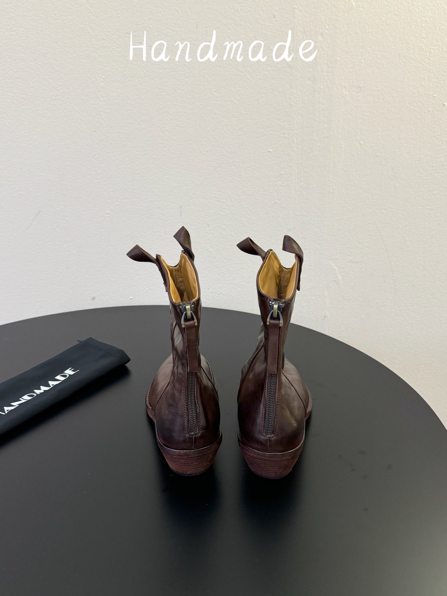 顶级 HANDMADE独家新品最高版本买手代购1:1完美复刻 短靴 原版开模真皮鞋底 原版套楦鞋型很大方 搭配各种风格都 顶级 HANDMADE独家新品最高版本买手代购1:1完美复刻 短靴 原版开模真皮鞋底 原版套楦鞋型很大方 搭配各种风格都
