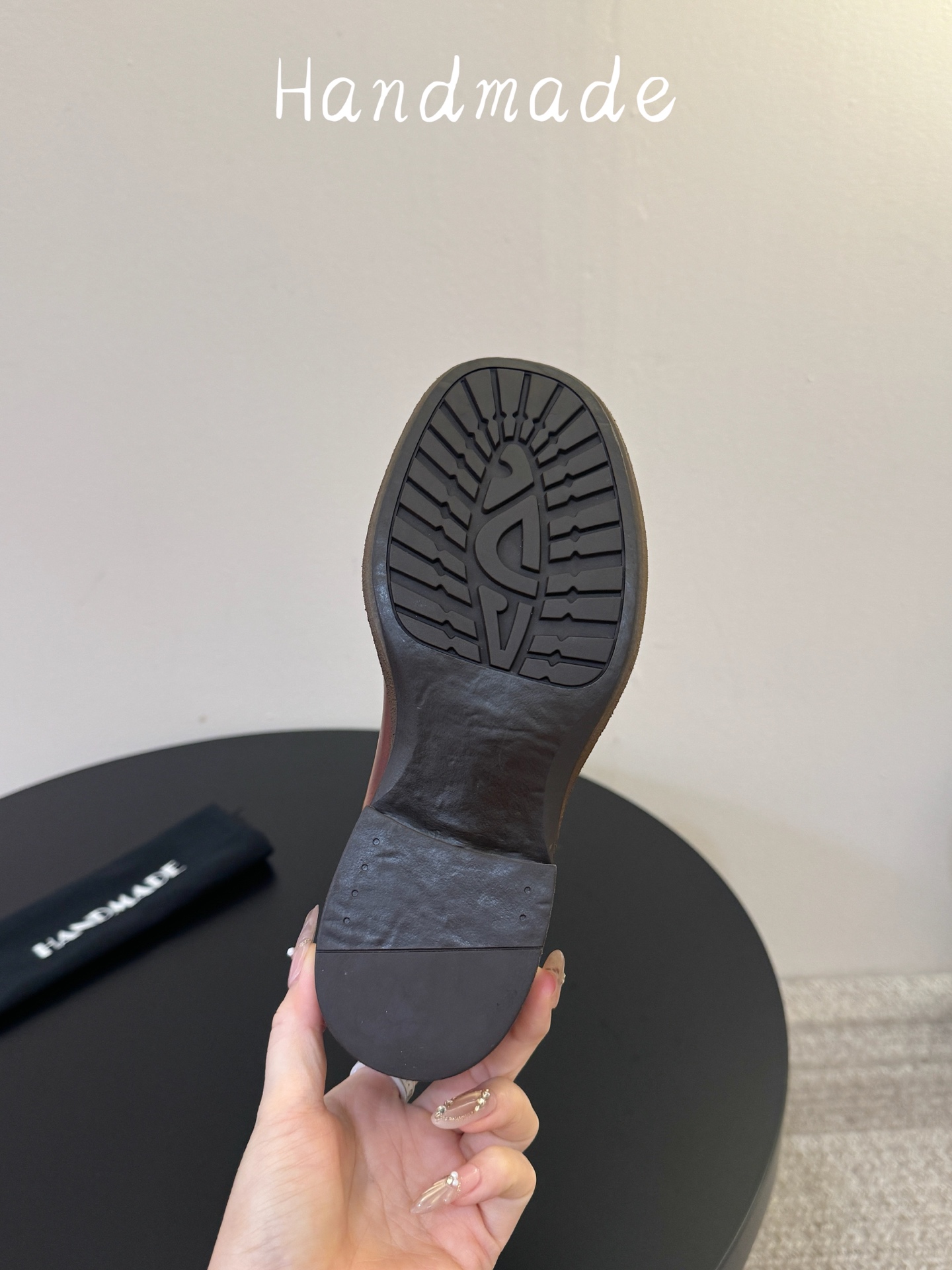 顶级 焦糖牛皮 HANDMADE独家新品最高版本买手代购1:1完美复刻 短靴 原版开模真皮鞋底 原版套楦鞋型很大方 搭配 顶级 焦糖牛皮 HANDMADE独家新品最高版本买手代购1:1完美复刻 短靴 原版开模真皮鞋底 原版套楦鞋型很大方 搭配