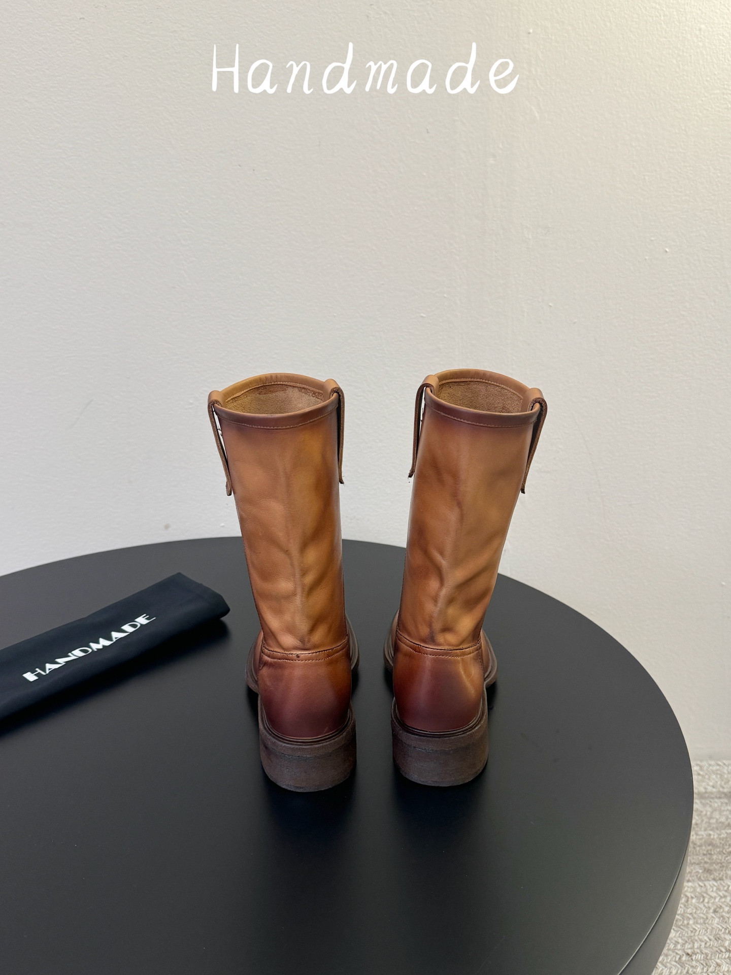 顶级 焦糖牛皮 HANDMADE独家新品最高版本买手代购1:1完美复刻 短靴 原版开模真皮鞋底 原版套楦鞋型很大方 搭配 顶级 焦糖牛皮 HANDMADE独家新品最高版本买手代购1:1完美复刻 短靴 原版开模真皮鞋底 原版套楦鞋型很大方 搭配