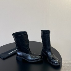 顶级 黑马皮HANDMADE独家新品最高版本买手代购1:1完美复刻 短靴 原版开模真皮鞋底 原版套楦鞋型很大方 搭配各种 顶级 黑马皮HANDMADE独家新品最高版本买手代购1:1完美复刻 短靴 原版开模真皮鞋底 原版套楦鞋型很大方 搭配各种