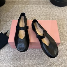 顶级 HANDMADE独家新品最高版本买手代购1:1完美复刻 系带休闲鞋 原版套楦鞋型很大方 搭配各种风格都🉑轻松驾驭 顶级 HANDMADE独家新品最高版本买手代购1:1完美复刻 系带休闲鞋 原版套楦鞋型很大方 搭配各种风格都🉑轻松驾驭