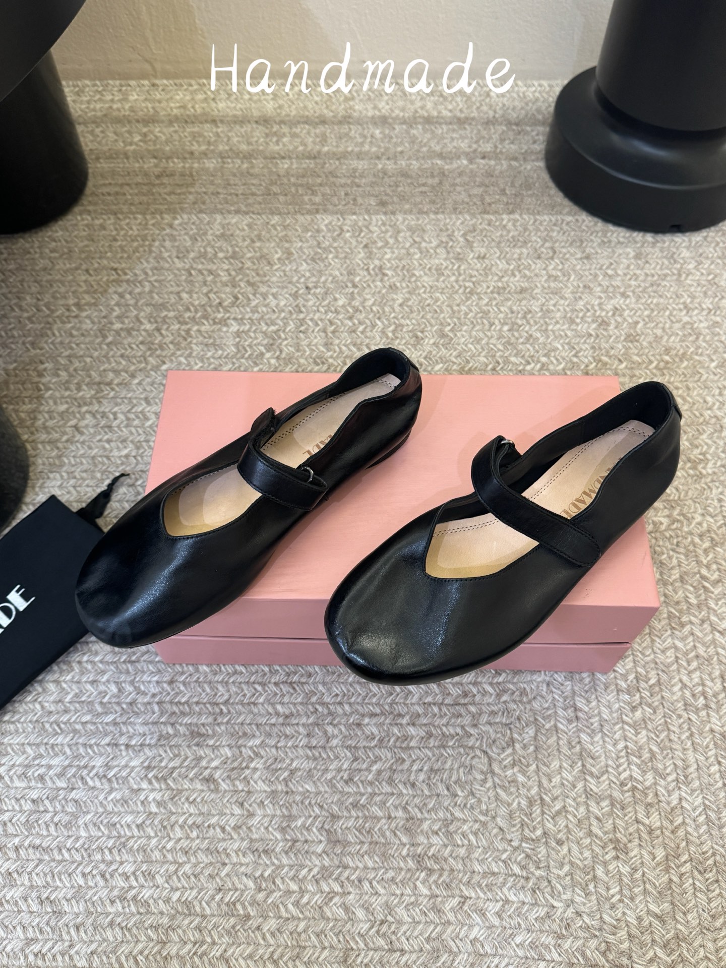 顶级 HANDMADE独家新品最高版本买手代购1:1完美复刻 系带休闲鞋 原版套楦鞋型很大方 搭配各种风格都🉑轻松驾驭 顶级 HANDMADE独家新品最高版本买手代购1:1完美复刻 系带休闲鞋 原版套楦鞋型很大方 搭配各种风格都🉑轻松驾驭