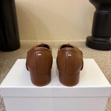带跟 Maison Margiela·马吉拉 tabi褶皱芭蕾舞鞋 太火了!依旧保持的高水准出货!可以一直相信咱家的马 带跟 Maison Margiela·马吉拉 tabi褶皱芭蕾舞鞋 太火了!依旧保持的高水准出货!可以一直相信咱家的马