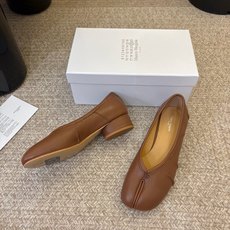 带跟 Maison Margiela·马吉拉 tabi褶皱芭蕾舞鞋 太火了!依旧保持的高水准出货!可以一直相信咱家的马 带跟 Maison Margiela·马吉拉 tabi褶皱芭蕾舞鞋 太火了!依旧保持的高水准出货!可以一直相信咱家的马