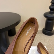 带跟 Maison Margiela·马吉拉 tabi褶皱芭蕾舞鞋 太火了!依旧保持的高水准出货!可以一直相信咱家的马 带跟 Maison Margiela·马吉拉 tabi褶皱芭蕾舞鞋 太火了!依旧保持的高水准出货!可以一直相信咱家的马