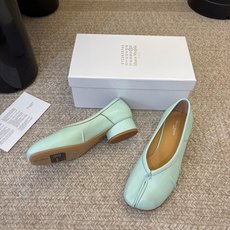 带跟 Maison Margiela·马吉拉 tabi褶皱芭蕾舞鞋 太火了!依旧保持的高水准出货!可以一直相信咱家的马 带跟 Maison Margiela·马吉拉 tabi褶皱芭蕾舞鞋 太火了!依旧保持的高水准出货!可以一直相信咱家的马