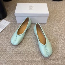 带跟 Maison Margiela·马吉拉 tabi褶皱芭蕾舞鞋 太火了!依旧保持的高水准出货!可以一直相信咱家的马 带跟 Maison Margiela·马吉拉 tabi褶皱芭蕾舞鞋 太火了!依旧保持的高水准出货!可以一直相信咱家的马