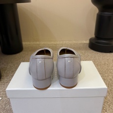 带跟 Maison Margiela·马吉拉 tabi褶皱芭蕾舞鞋 太火了!依旧保持的高水准出货!可以一直相信咱家的马 带跟 Maison Margiela·马吉拉 tabi褶皱芭蕾舞鞋 太火了!依旧保持的高水准出货!可以一直相信咱家的马