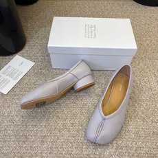 带跟 Maison Margiela·马吉拉 tabi褶皱芭蕾舞鞋 太火了!依旧保持的高水准出货!可以一直相信咱家的马 带跟 Maison Margiela·马吉拉 tabi褶皱芭蕾舞鞋 太火了!依旧保持的高水准出货!可以一直相信咱家的马