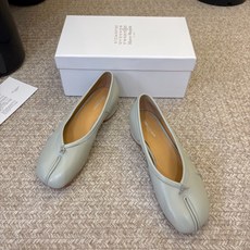 带跟 Maison Margiela·马吉拉 tabi褶皱芭蕾舞鞋 太火了!依旧保持的高水准出货!可以一直相信咱家的马 带跟 Maison Margiela·马吉拉 tabi褶皱芭蕾舞鞋 太火了!依旧保持的高水准出货!可以一直相信咱家的马