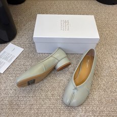 带跟 Maison Margiela·马吉拉 tabi褶皱芭蕾舞鞋 太火了!依旧保持的高水准出货!可以一直相信咱家的马 带跟 Maison Margiela·马吉拉 tabi褶皱芭蕾舞鞋 太火了!依旧保持的高水准出货!可以一直相信咱家的马