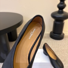 带跟 Maison Margiela·马吉拉 tabi褶皱芭蕾舞鞋 太火了!依旧保持的高水准出货!可以一直相信咱家的马 带跟 Maison Margiela·马吉拉 tabi褶皱芭蕾舞鞋 太火了!依旧保持的高水准出货!可以一直相信咱家的马