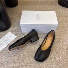 带跟 Maison Margiela·马吉拉 tabi褶皱芭蕾舞鞋 太火了!依旧保持的高水准出货!可以一直相信咱家的马 带跟 Maison Margiela·马吉拉 tabi褶皱芭蕾舞鞋 太火了!依旧保持的高水准出货!可以一直相信咱家的马