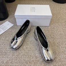 带跟 Maison Margiela·马吉拉 tabi褶皱芭蕾舞鞋 太火了!依旧保持的高水准出货!可以一直相信咱家的马 带跟 Maison Margiela·马吉拉 tabi褶皱芭蕾舞鞋 太火了!依旧保持的高水准出货!可以一直相信咱家的马
