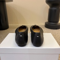 平底Maison Margiela·马吉拉 tabi褶皱芭蕾舞鞋 太火了!依旧保持的高水准出货!可以一直相信咱家的马吉拉 平底Maison Margiela·马吉拉 tabi褶皱芭蕾舞鞋 太火了!依旧保持的高水准出货!可以一直相信咱家的马吉拉