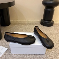 平底Maison Margiela·马吉拉 tabi褶皱芭蕾舞鞋 太火了!依旧保持的高水准出货!可以一直相信咱家的马吉拉 平底Maison Margiela·马吉拉 tabi褶皱芭蕾舞鞋 太火了!依旧保持的高水准出货!可以一直相信咱家的马吉拉