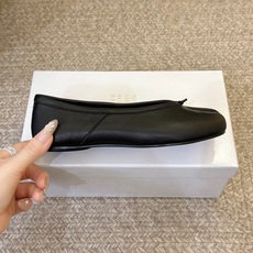 平底Maison Margiela·马吉拉 tabi褶皱芭蕾舞鞋 太火了!依旧保持的高水准出货!可以一直相信咱家的马吉拉 平底Maison Margiela·马吉拉 tabi褶皱芭蕾舞鞋 太火了!依旧保持的高水准出货!可以一直相信咱家的马吉拉