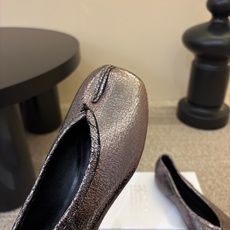 平底Maison Margiela·马吉拉 tabi褶皱芭蕾舞鞋 太火了!依旧保持的高水准出货!可以一直相信咱家的马吉拉 平底Maison Margiela·马吉拉 tabi褶皱芭蕾舞鞋 太火了!依旧保持的高水准出货!可以一直相信咱家的马吉拉