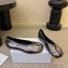 平底Maison Margiela·马吉拉 tabi褶皱芭蕾舞鞋 太火了!依旧保持的高水准出货!可以一直相信咱家的马吉拉 平底Maison Margiela·马吉拉 tabi褶皱芭蕾舞鞋 太火了!依旧保持的高水准出货!可以一直相信咱家的马吉拉