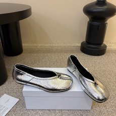 平底Maison Margiela·马吉拉 tabi褶皱芭蕾舞鞋 太火了!依旧保持的高水准出货!可以一直相信咱家的马吉拉 平底Maison Margiela·马吉拉 tabi褶皱芭蕾舞鞋 太火了!依旧保持的高水准出货!可以一直相信咱家的马吉拉