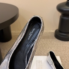 平底Maison Margiela·马吉拉 tabi褶皱芭蕾舞鞋 太火了!依旧保持的高水准出货!可以一直相信咱家的马吉拉 平底Maison Margiela·马吉拉 tabi褶皱芭蕾舞鞋 太火了!依旧保持的高水准出货!可以一直相信咱家的马吉拉