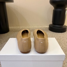 平底Maison Margiela·马吉拉 tabi褶皱芭蕾舞鞋 太火了!依旧保持的高水准出货!可以一直相信咱家的马吉拉 平底Maison Margiela·马吉拉 tabi褶皱芭蕾舞鞋 太火了!依旧保持的高水准出货!可以一直相信咱家的马吉拉
