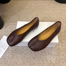 平底Maison Margiela·马吉拉 tabi褶皱芭蕾舞鞋 太火了!依旧保持的高水准出货!可以一直相信咱家的马吉拉 平底Maison Margiela·马吉拉 tabi褶皱芭蕾舞鞋 太火了!依旧保持的高水准出货!可以一直相信咱家的马吉拉