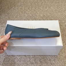 平底Maison Margiela·马吉拉 tabi褶皱芭蕾舞鞋 太火了!依旧保持的高水准出货!可以一直相信咱家的马吉拉 平底Maison Margiela·马吉拉 tabi褶皱芭蕾舞鞋 太火了!依旧保持的高水准出货!可以一直相信咱家的马吉拉