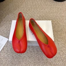 平底Maison Margiela·马吉拉 tabi褶皱芭蕾舞鞋 太火了!依旧保持的高水准出货!可以一直相信咱家的马吉拉 平底Maison Margiela·马吉拉 tabi褶皱芭蕾舞鞋 太火了!依旧保持的高水准出货!可以一直相信咱家的马吉拉