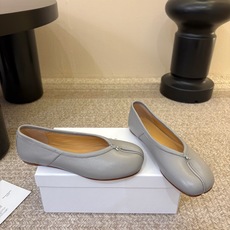平底Maison Margiela·马吉拉 tabi褶皱芭蕾舞鞋 太火了!依旧保持的高水准出货!可以一直相信咱家的马吉拉 平底Maison Margiela·马吉拉 tabi褶皱芭蕾舞鞋 太火了!依旧保持的高水准出货!可以一直相信咱家的马吉拉