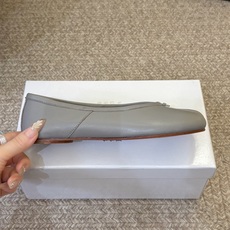 平底Maison Margiela·马吉拉 tabi褶皱芭蕾舞鞋 太火了!依旧保持的高水准出货!可以一直相信咱家的马吉拉 平底Maison Margiela·马吉拉 tabi褶皱芭蕾舞鞋 太火了!依旧保持的高水准出货!可以一直相信咱家的马吉拉