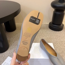 平底Maison Margiela·马吉拉 tabi褶皱芭蕾舞鞋 太火了!依旧保持的高水准出货!可以一直相信咱家的马吉拉 平底Maison Margiela·马吉拉 tabi褶皱芭蕾舞鞋 太火了!依旧保持的高水准出货!可以一直相信咱家的马吉拉