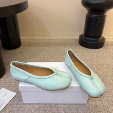 带跟 Maison Margiela·马吉拉 tabi褶皱芭蕾舞鞋 太火了!依旧保持的高水准出货!可以一直相信咱家的马 带跟 Maison Margiela·马吉拉 tabi褶皱芭蕾舞鞋 太火了!依旧保持的高水准出货!可以一直相信咱家的马