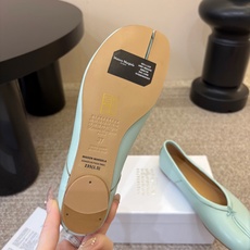 带跟 Maison Margiela·马吉拉 tabi褶皱芭蕾舞鞋 太火了!依旧保持的高水准出货!可以一直相信咱家的马 带跟 Maison Margiela·马吉拉 tabi褶皱芭蕾舞鞋 太火了!依旧保持的高水准出货!可以一直相信咱家的马