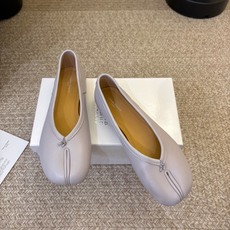 平底Maison Margiela·马吉拉 tabi褶皱芭蕾舞鞋 太火了!依旧保持的高水准出货!可以一直相信咱家的马吉拉 平底Maison Margiela·马吉拉 tabi褶皱芭蕾舞鞋 太火了!依旧保持的高水准出货!可以一直相信咱家的马吉拉