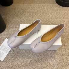 平底Maison Margiela·马吉拉 tabi褶皱芭蕾舞鞋 太火了!依旧保持的高水准出货!可以一直相信咱家的马吉拉 平底Maison Margiela·马吉拉 tabi褶皱芭蕾舞鞋 太火了!依旧保持的高水准出货!可以一直相信咱家的马吉拉