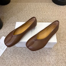 平底Maison Margiela·马吉拉 tabi褶皱芭蕾舞鞋 太火了!依旧保持的高水准出货!可以一直相信咱家的马吉拉 平底Maison Margiela·马吉拉 tabi褶皱芭蕾舞鞋 太火了!依旧保持的高水准出货!可以一直相信咱家的马吉拉