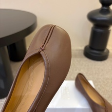 平底Maison Margiela·马吉拉 tabi褶皱芭蕾舞鞋 太火了!依旧保持的高水准出货!可以一直相信咱家的马吉拉 平底Maison Margiela·马吉拉 tabi褶皱芭蕾舞鞋 太火了!依旧保持的高水准出货!可以一直相信咱家的马吉拉
