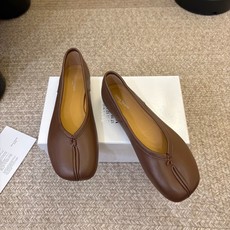 平底Maison Margiela·马吉拉 tabi褶皱芭蕾舞鞋 太火了!依旧保持的高水准出货!可以一直相信咱家的马吉拉 平底Maison Margiela·马吉拉 tabi褶皱芭蕾舞鞋 太火了!依旧保持的高水准出货!可以一直相信咱家的马吉拉