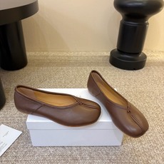 平底Maison Margiela·马吉拉 tabi褶皱芭蕾舞鞋 太火了!依旧保持的高水准出货!可以一直相信咱家的马吉拉 平底Maison Margiela·马吉拉 tabi褶皱芭蕾舞鞋 太火了!依旧保持的高水准出货!可以一直相信咱家的马吉拉