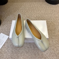 平底Maison Margiela·马吉拉 tabi褶皱芭蕾舞鞋 太火了!依旧保持的高水准出货!可以一直相信咱家的马吉拉 平底Maison Margiela·马吉拉 tabi褶皱芭蕾舞鞋 太火了!依旧保持的高水准出货!可以一直相信咱家的马吉拉