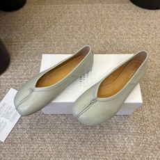 平底Maison Margiela·马吉拉 tabi褶皱芭蕾舞鞋 太火了!依旧保持的高水准出货!可以一直相信咱家的马吉拉 平底Maison Margiela·马吉拉 tabi褶皱芭蕾舞鞋 太火了!依旧保持的高水准出货!可以一直相信咱家的马吉拉