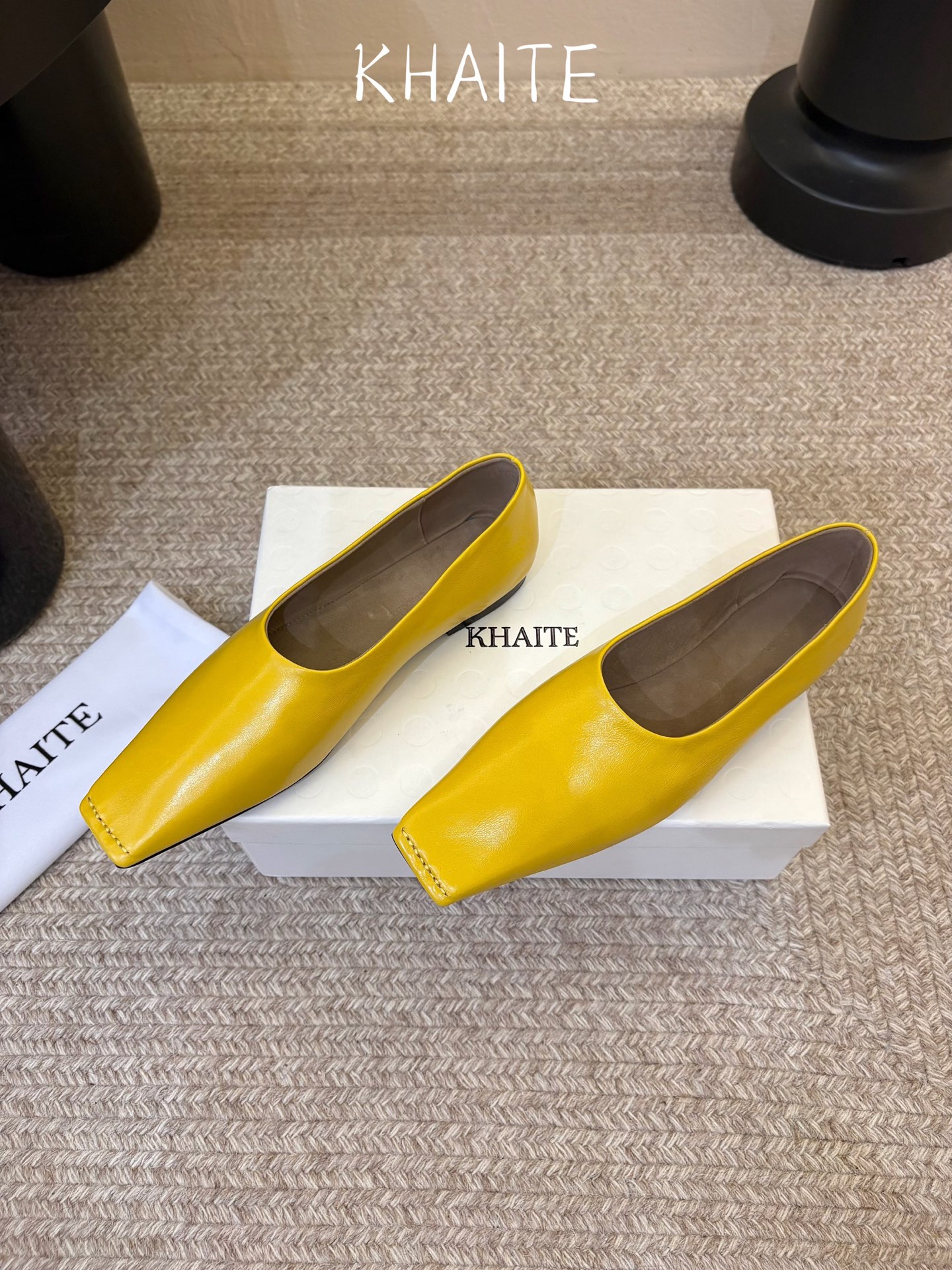 Khait*  𝟐𝟔𝐀𝐖新品 方头平底单鞋|慵懒松弛重塑都市审美 利落方头勾勒极简轮廓 低浅鞋口舒展足部线条 多样材质解
