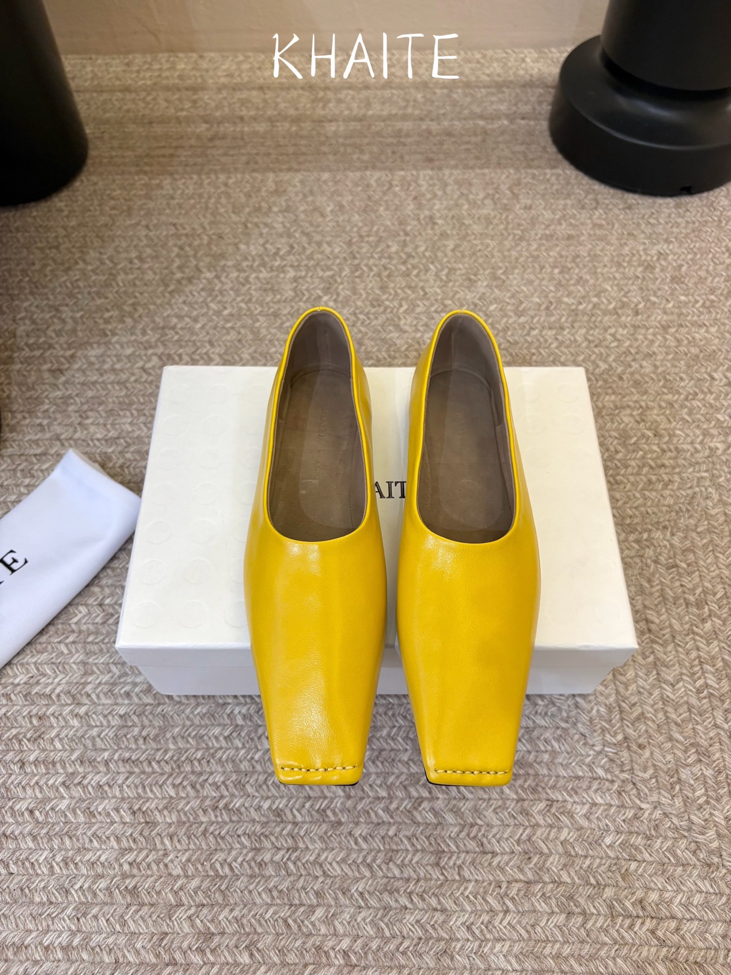 Khait*  𝟐𝟔𝐀𝐖新品 方头平底单鞋|慵懒松弛重塑都市审美 利落方头勾勒极简轮廓 低浅鞋口舒展足部线条 多样材质解