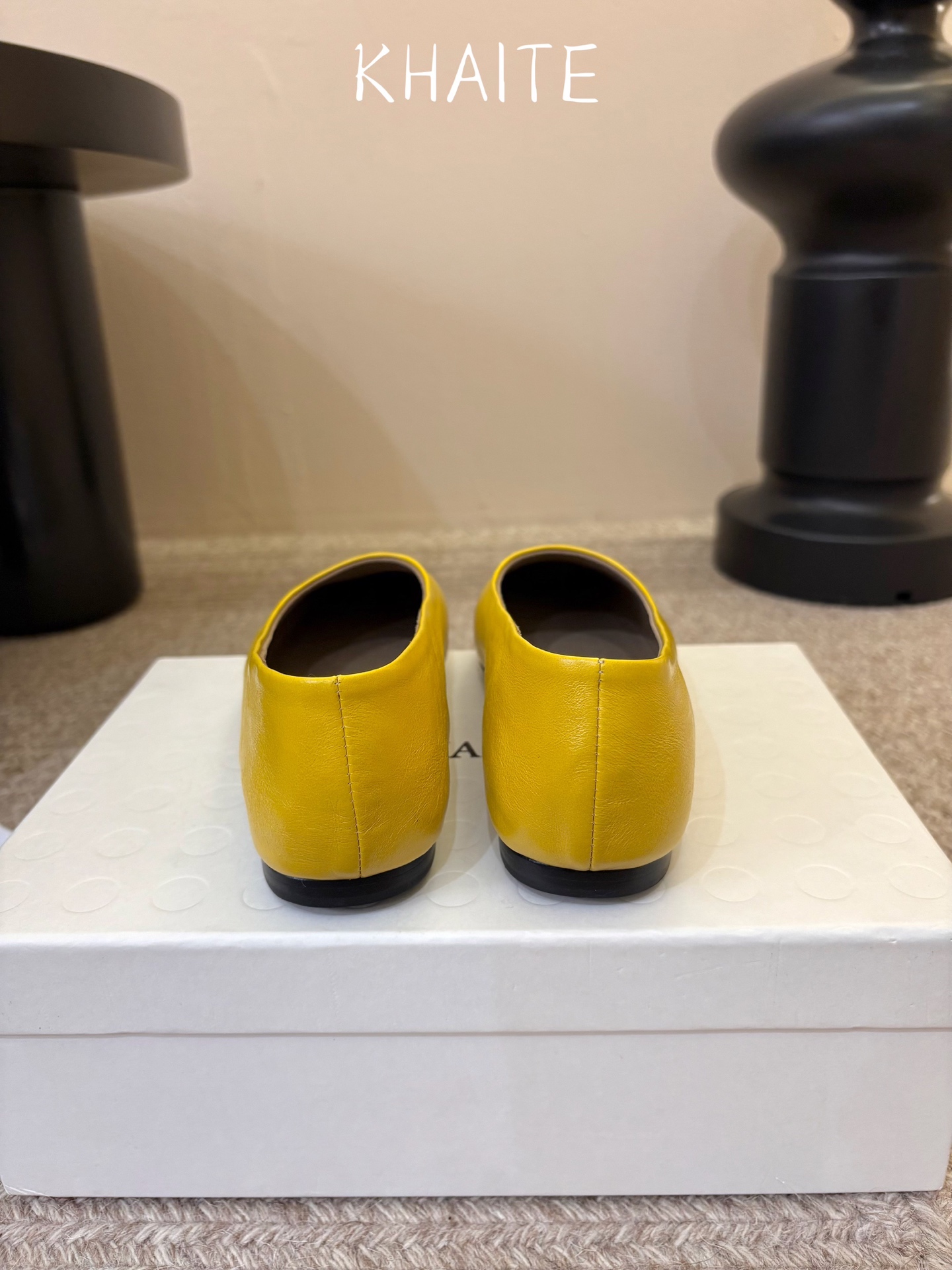Khait*  𝟐𝟔𝐀𝐖新品 方头平底单鞋|慵懒松弛重塑都市审美 利落方头勾勒极简轮廓 低浅鞋口舒展足部线条 多样材质解